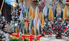 Thị trường Giáng sinh 2023: Nhiều đồ trang trí bắt mắt, phố Hàng Mã, Hàng Lược... nhộn nhịp hút khách