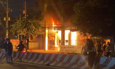 Quán karaoke ở Bình Dương cháy dữ dội trong đêm