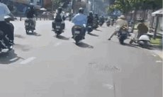 Từ vụ đạp ngã người đi xe máy, khi nào CSGT được dùng vũ lực?