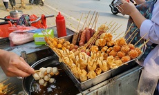 Công an Hà Nội khuyến cáo phụ huynh về đồ ăn bán trước cổng trường