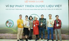 Đông đảo khách mời đến Nhà hát Lớn dự Lễ Vinh danh Vì sự phát triển dược liệu Việt