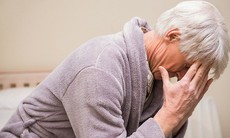 Vì sao người già hay mắc chứng tiểu đêm, cách khắc phục?