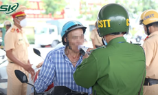 Thành phố Hồ Chí Minh: Lo ngại thổi nồng độ cồn dễ lây bệnh truyền nhiễm