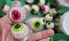 Thu giữ số lượng lớn kẹo 'hình mắt người'