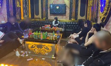 9 nam nữ mở 'tiệc ma túy' tại quán karaoke