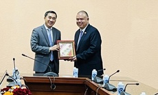 Thứ trưởng Trần Văn Thuấn tiếp giáo sư gốc Việt - nguyên Phó Giám đốc chuyên môn của Bộ Y tế và Chăm sóc Xã hội Vương quốc Anh