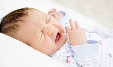 Dấu hiệu viêm họng ở trẻ sơ sinh cha mẹ cần biết