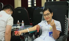 Gần 150 cán bộ nhân viên y tế BV Phổi TƯ hiến máu dịp đầu năm mới