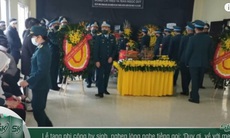 Xót xa hình ảnh mẹ phi công tử nạn trong giây phút tiễn biệt “Duy ơi, về với mẹ”