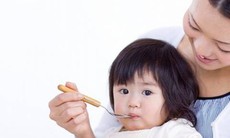Trẻ không dung nạp đường Lactose bị tiêu chảy, đây là những điều cha mẹ cần làm để chăm sóc trẻ