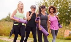 Tập thể dục và gắn kết quan hệ là “chìa khóa vàng” giúp khỏe mạnh hơn ở tuổi trung niên 