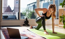 Chuyên gia lưu ý an toàn khi tập yoga tại nhà