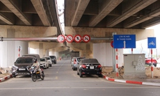 Cầu vòm thép vượt hồ đầu tiên ở Hà Nội "vắng hoe", bị sử dụng sai mục đích