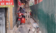 Hà Nội: Người dân sẽ phải "luồn lách" qua rào chắn thi công đường Lương Thế Vinh bao lâu nữa?