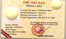 Làm thẻ nhà báo giả để xin CSGT bỏ qua lỗi vi phạm