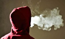 Cảnh báo: Kẻ xấu dụ học sinh hút thuốc lá điện tử, rủ thêm người hút sẽ được tặng tiền