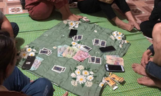 Bắt quả tang 5 "con bạc" đang say sưa sát phạt