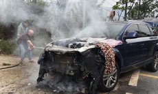 Lâm Đồng: Audi Q7 bốc cháy dữ dội khi đang lên đèo Mimosa Đà Lạt