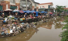 Chủ tịch tỉnh Quảng Bình chỉ đạo xử lý tình trạng xả rác từ chợ xuống sông sau phản ánh của Báo Sức khỏe và Đời sống