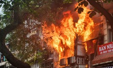 Kịp thời dập tắt đám cháy tại căn nhà trên phố Hàng Mã sáng Mùng 1 