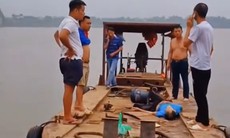 Nợ nần chồng chất, nam thanh niên để lại xe tải nhảy cầu xuống sông Hồng