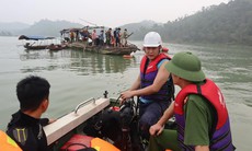 Tìm thấy 2 thi thể vụ lật thuyền chở 7 người trên sông Lô