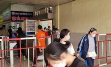 Người dân rục rịch rời Hà Nội về nghỉ lễ lúc giữa trưa, bến xe khách 'nóng' dần