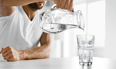Uống nhiều nước có thể thúc đẩy giảm cân