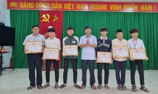 Dũng cảm lao ra vùng biển động cứu người, 6 người dân được tuyên dương