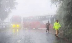 Liên tiếp xảy ra tai nạn giao thông do mưa lớn, sương mù và đường trơn trượt