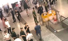 Nam hành khách rơi từ tầng 3 xuống đất tại sân bay Nội Bài