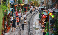 Hà Nội yêu cầu doanh nghiệp lữ hành không tổ chức tour đến phố 'cà phê đường tàu'