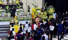 Vụ cháy nhà ở Hà Nội: Xót thương 3 linh cữu phủ đầy hoa trắng cạnh nhau
