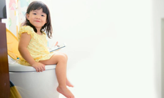 Những sai lầm phổ biến khiến điều trị táo bón ở trẻ tái đi tái lại