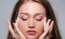 6 bài tập giảm mỡ mặt giúp phụ nữ trung niên sở hữu mặt trái xoan, cằm V-line