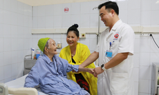 Cụ bà 107 tuổi thoát khỏi nằm liệt giường nhờ thay khớp háng nhân tạo