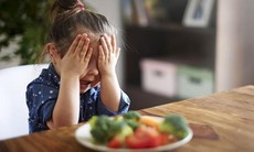Trẻ lười ăn rau, cha mẹ cần biết 7 mẹo giúp trẻ ăn nhiều rau hơn trong bữa ăn hàng ngày