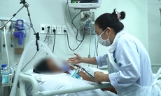 Bác sĩ Bệnh viện Chợ Rẫy nỗ lực cứu chữa 2 bệnh nhân bị ngộ độc botulinum