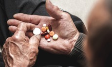 6 loại thuốc người cao tuổi cần thận trọng khi sử dụng