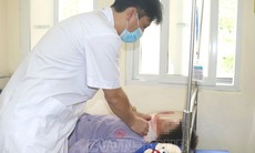 Bị ngã khi đang hái vải, người phụ nữ bị gãy đốt sống cổ