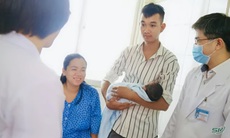 Bé trai chào đời sau 2 lần rạch bụng thai phụ ở 2 viện