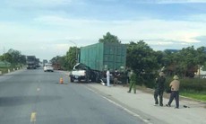 Hai người trên xe bán tải tử vong sau cú đâm mạnh vào xe container