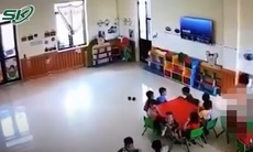 Phẫn nộ cảnh cô giáo mầm non ở Ninh Bình tát tới tấp vào mặt trẻ trong lúc cho ăn trưa