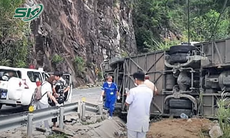 Hiện trường vụ xe du lịch 29 chỗ mất phanh khi đổ đèo, khiến 3 du khách Trung Quốc tử vong