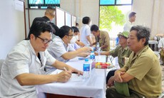 Bệnh viện Kiến An khám sức khỏe, cấp phát thuốc cho người nghèo, hộ nghèo và hoàn cảnh khó khăn ở Tiên Lãng