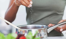5 bước đơn giản giúp giảm lượng muối ăn hàng ngày, giảm nguy cơ bệnh tật