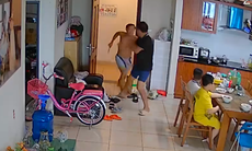 Triệu tập người đàn ông cầm dao tấn công hàng xóm ở chung cư The Light ở Hà Nội