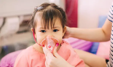 Trẻ bị viêm phế quản có cần dùng thuốc giảm ho và kháng sinh không?
