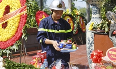 Cảnh sát phòng cháy chữa cháy tri ân các anh hùng liệt sĩ tại Nghĩa trang Liệt sĩ Nhổn