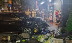 Đã có người tử vong trong vụ ô tô lao lên vỉa hè ở Hà Nội